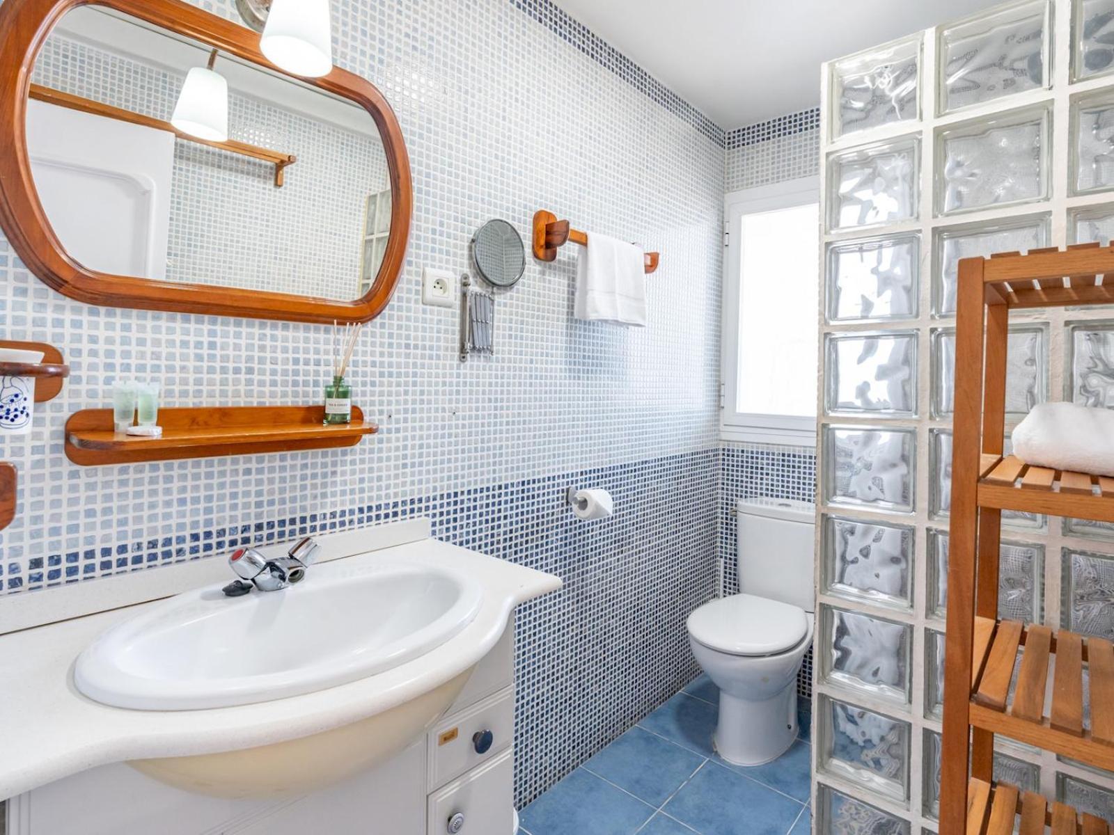 Entire Well Located 3 Bed Seaview Pass The Keys
